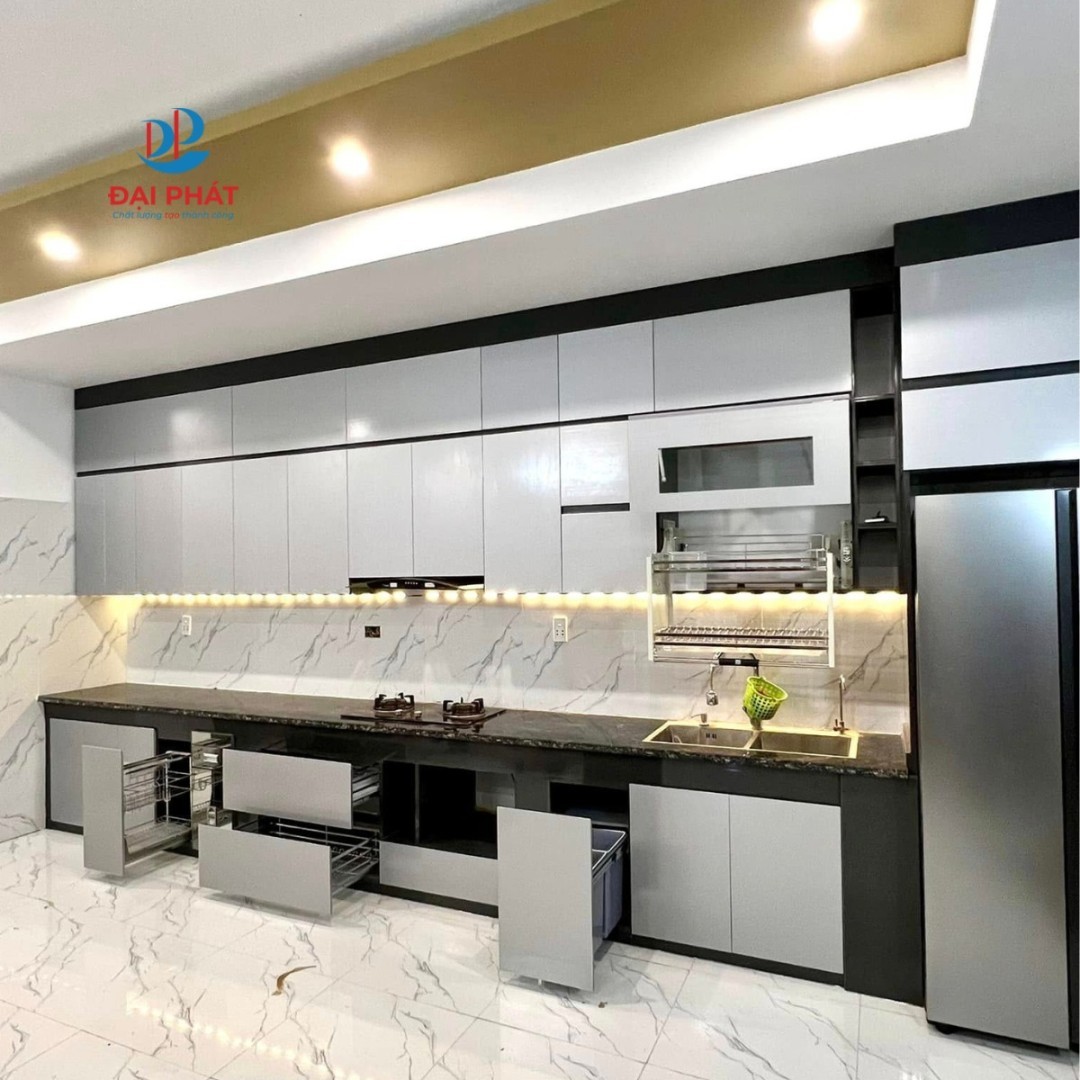 TỦ BẾP NHỰA GIÁ BAO NHIÊU 1 MÉT? CẬP NHẬT GIÁ 2025 & GIẢI PHÁP TỦ BẾP BỀN ĐẸP CHO NGÔI NHÀ VIỆT